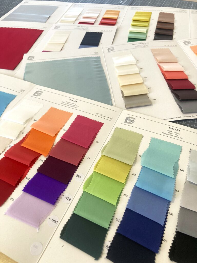 Echantillons de soies pour robes de soirée