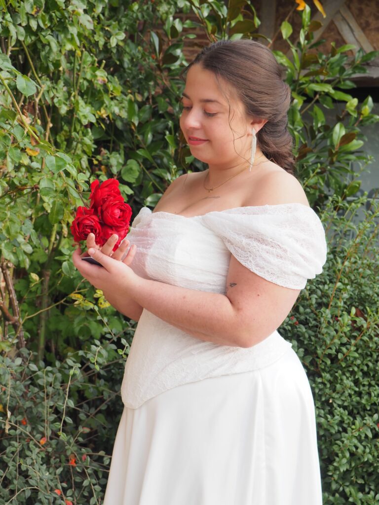 Robe de mariée grande taille en dentelle et satin avec laçage dans le dos